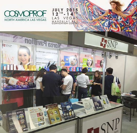 에스디생명공학의 코스메슈티컬 브랜드 SNP화장품이 '2015 북미 라스베이거스 코스모프로프 국제 미용 전시회'(7.12~14)에 참가하면서 아시아를 넘어 전 세계로 유통채널을 다각화하는 행보를 시작했다. SNP화장품 부스 모습.     에스디생명공학 제공